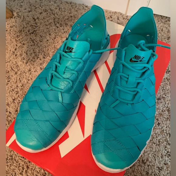 New in box women’s Nike shoes - Picture 2 of 4